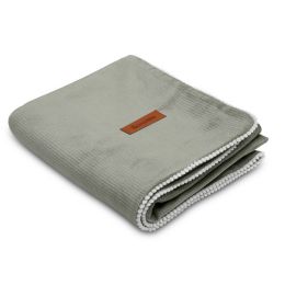 Puošnus aksominis pledas kūdikiui su subtiliais kutukais. 